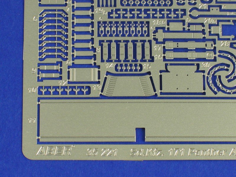 Aber 35221 German medium tank Pz.Kpfw. V, Ausf.G (Sd.Kfz. 171) Panther Ausf.G late - basic set 1/35 – Bild 3