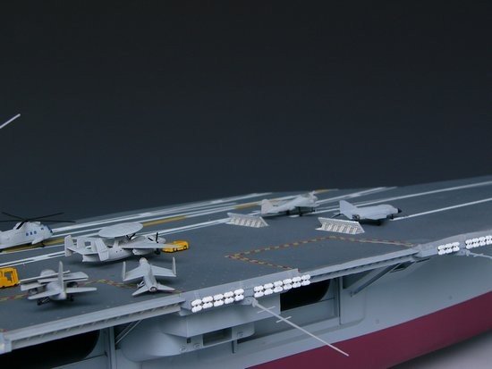 Trumpeter 05605 US CVN-68 Nimitz aircraft carrier 1975 (1/350) – image 10