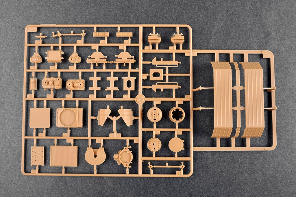 Trumpeter 01086 BAZ-6403 with ChMZAP-9990-071 trailer 1/35 – image 10