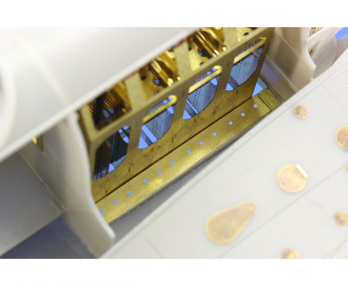 Eduard 32293 He 111 bomb bay 1/32 Revell – image 10