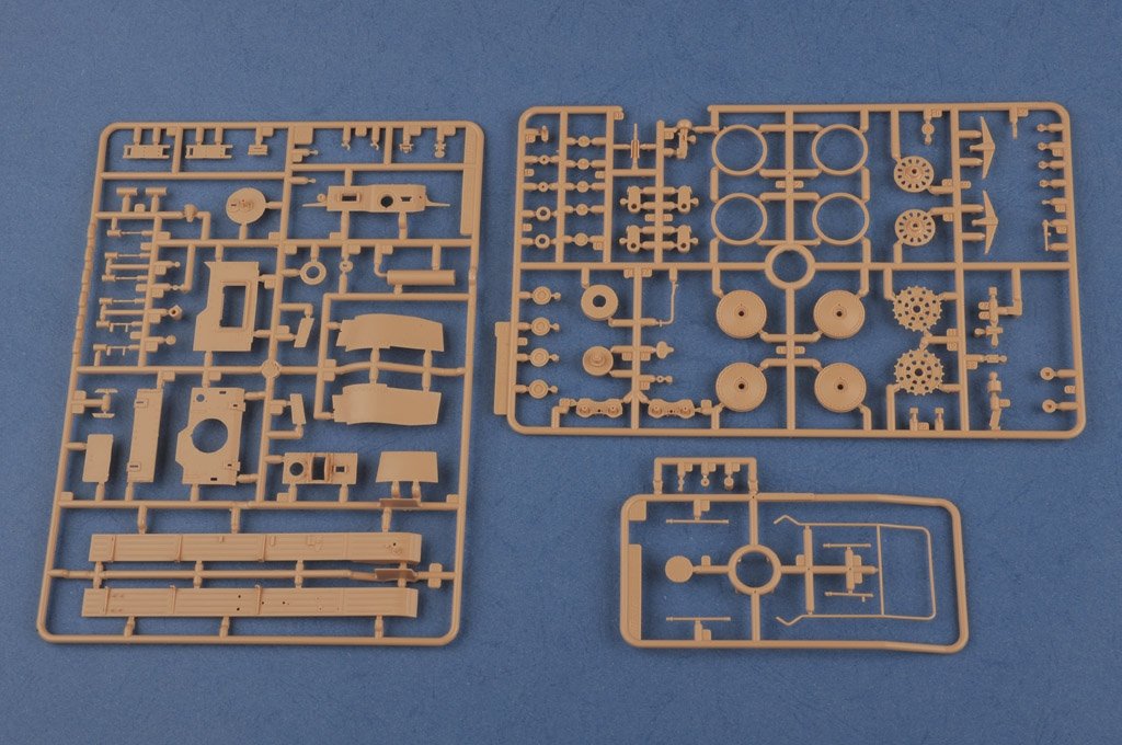 Hobby Boss 80141 German Panzer Kpfw.38(t) Ausf.B w/. Full Interior 1/35 – image 8