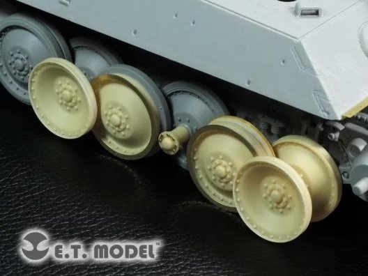 ET Model ER35-036 Damaged Road Wheels for Panther A/G Version - Dragon 1/35