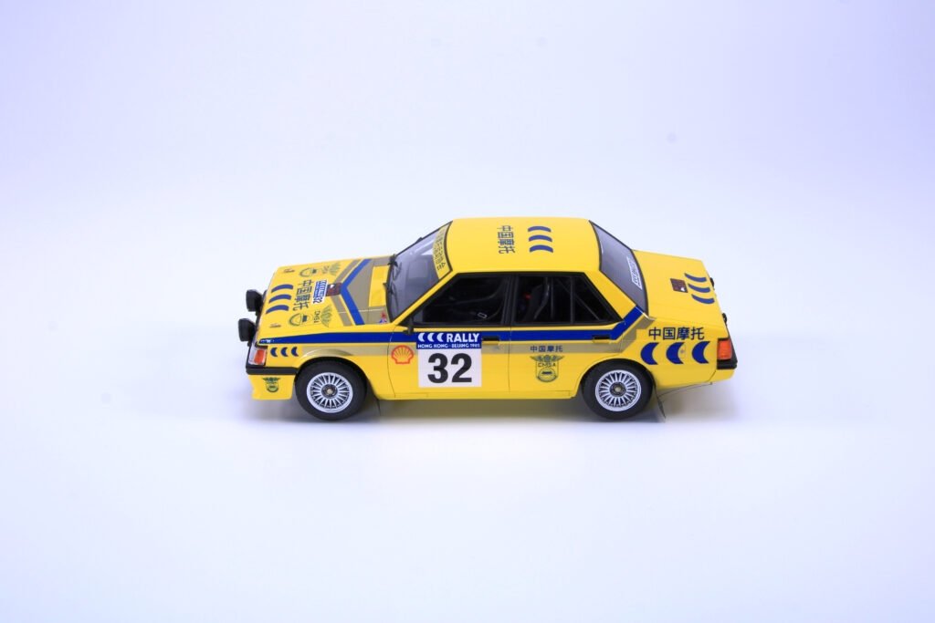 NuNu PN24032 Mitsubishi Lancer Turbo 85 Hong Kong-Beijing Rally 1/24 – obrázek 4