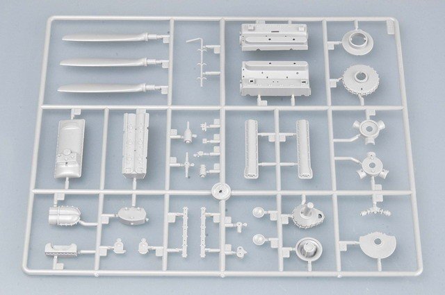 Trumpeter 02416 HURRICANE Mk.IIC/TROP 1/24 – imagen 3