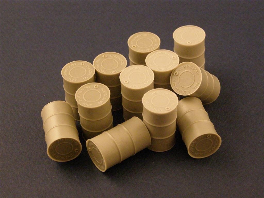 Panzer Art RE35-037 WWII Soviet fuel drums (200L) 1/35 – image 2