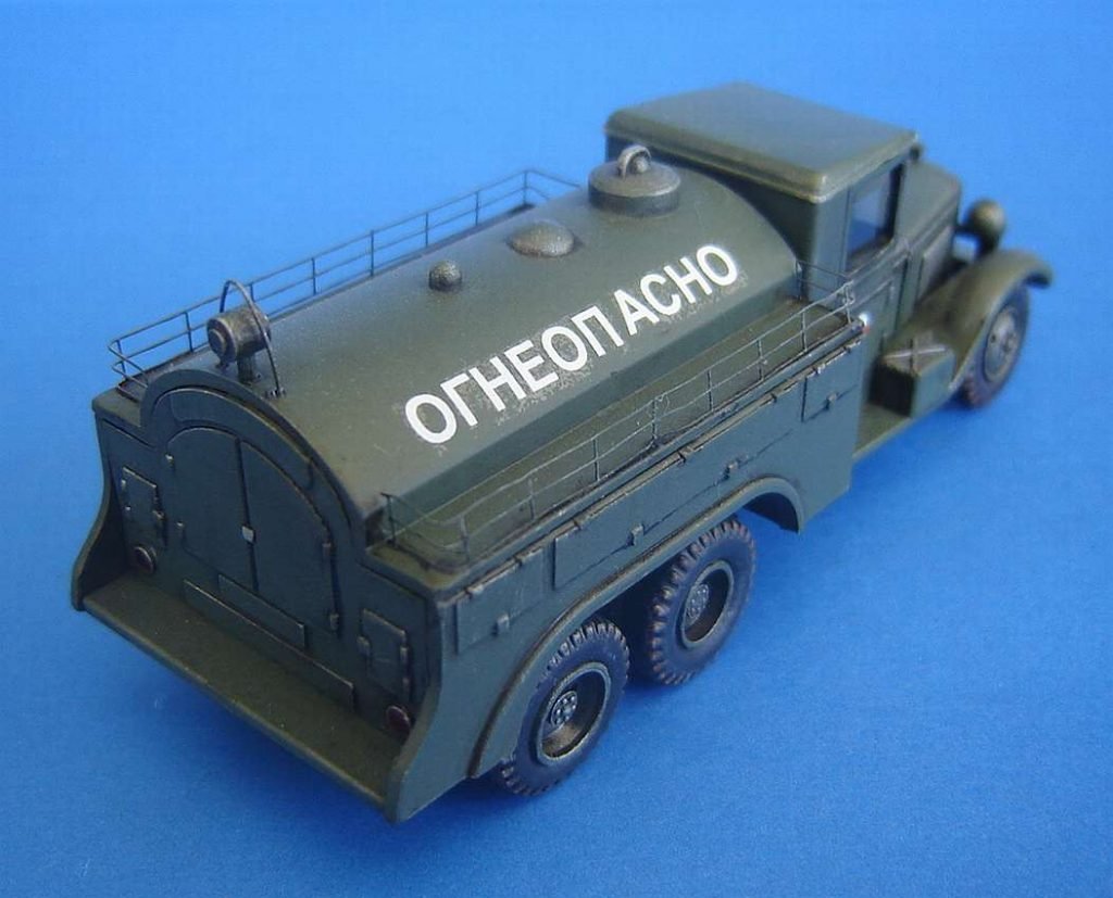 PST 72021 Fuel Truck BZ-35 1/72 – image 7