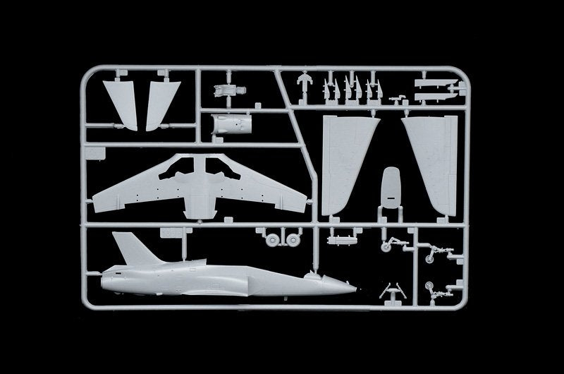 Italeri 1396 HAWK T1 1/72 – image 2