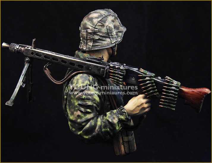 Young Miniatures YM1869 Waffen SS Young Machine Gunner 1944 1/10 – image 5