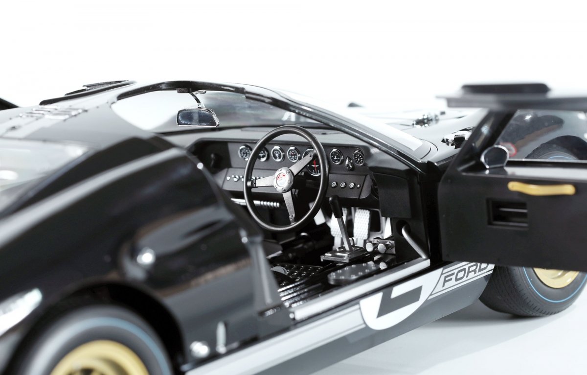 Meng Model RS-003 Ford GT40 Mk.II &amp;#39;66 Champion (pre-colored) 1/12 – Bild 7