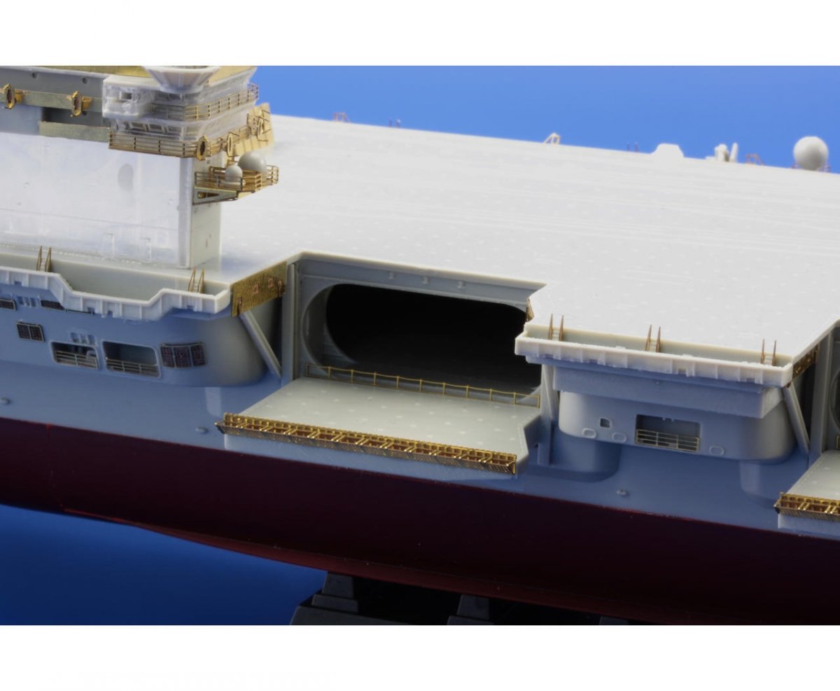 Eduard 17027 USS Nimitz CVN-68 (2005) TRUMPETER 1/700 – image 8