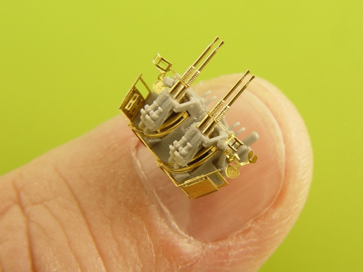 Master SM-350-093 USN 40 mm/56 Bofors quadruple mount ver.1 / with Mk-51 director - (resin, PE and turned parts) - (6pcs) 1/350 – obrázek 2