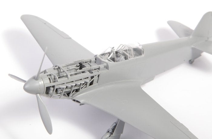 Zvezda 4814 Soviet fighter Yakovlev YAK-3 1/48 – image 4