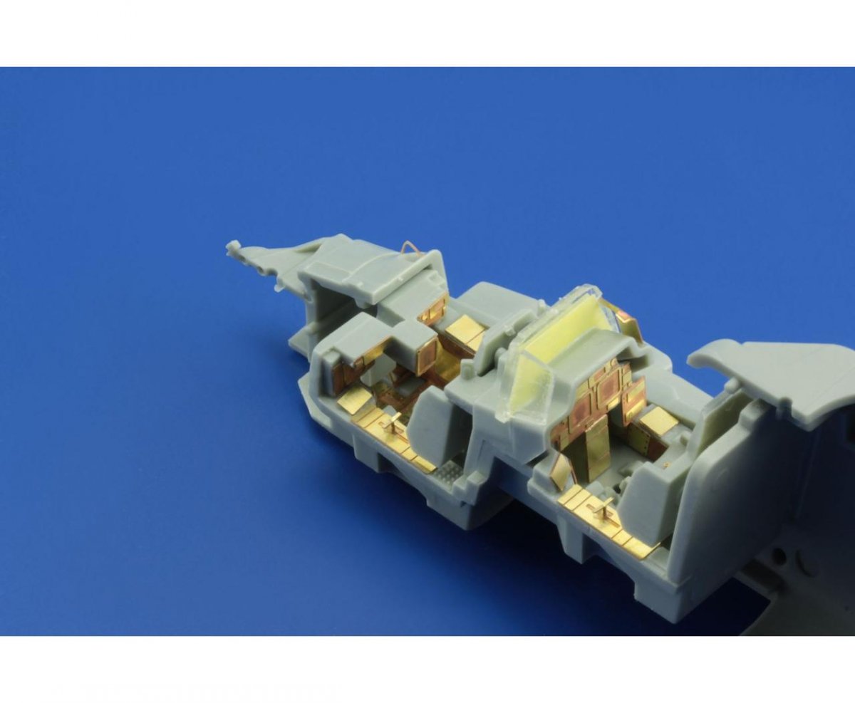 Eduard SS546 AH-64D Block II interior ACADEMY 1/72 – immagine 3