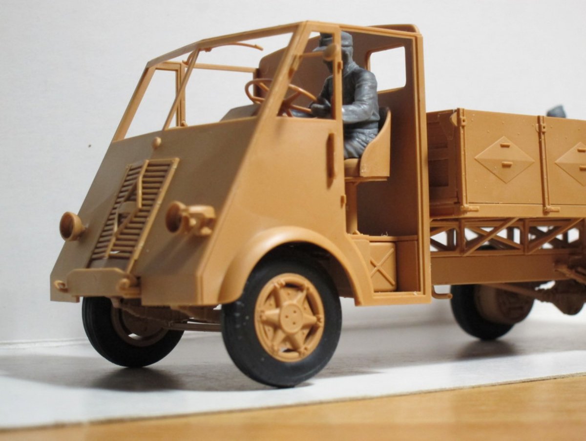 ICM 35418 Lastkraftwagen 3.5 t AHN with German Drivers (1/35) – image 2