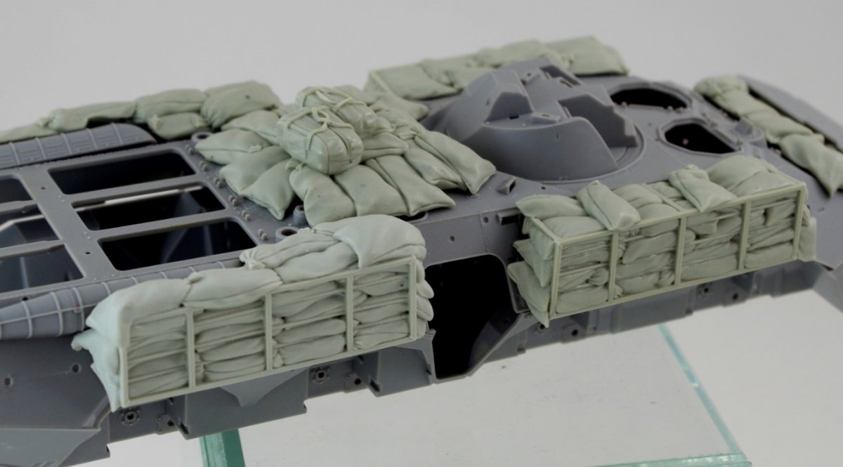 Panzer Art RE35-693 Sandbags armor for Ukrainian BTR-80 1/35 – Bild 5