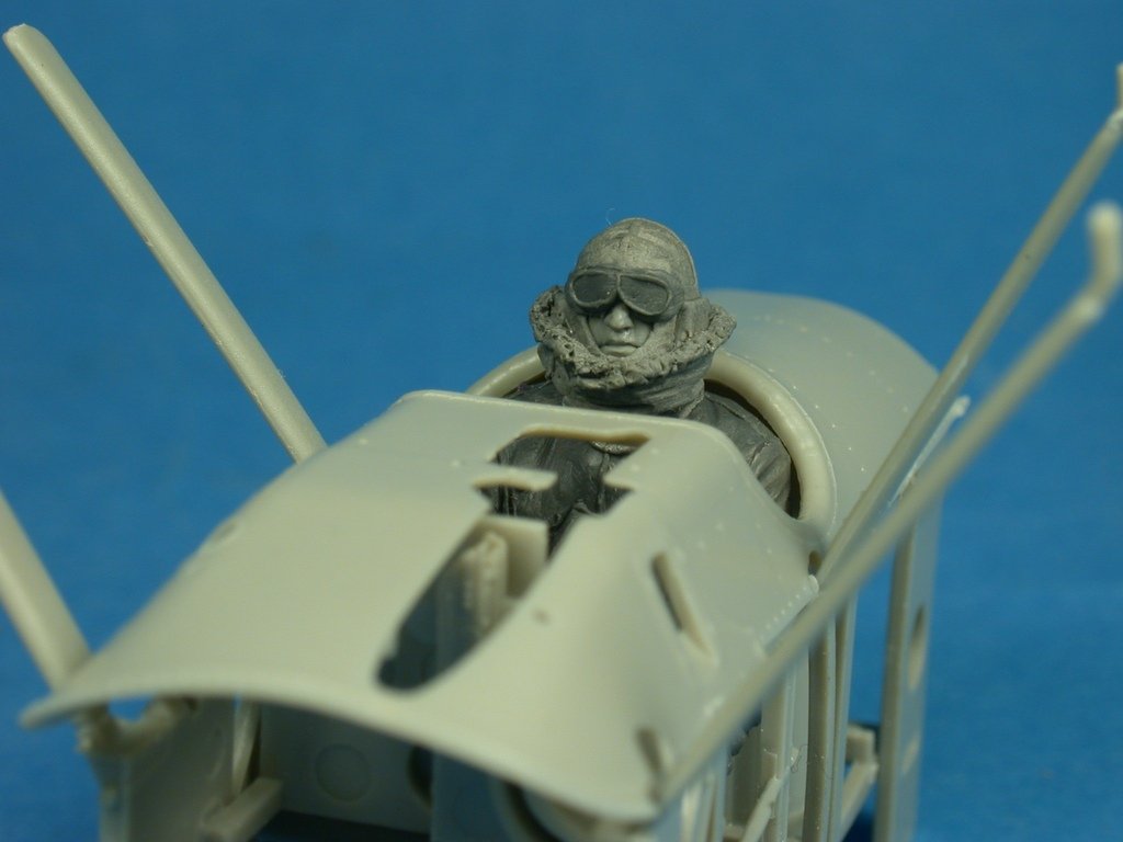 Copper State Models F32-038 Seated RFC Pilot in Sidcot suit 1/32 – obrázek 2
