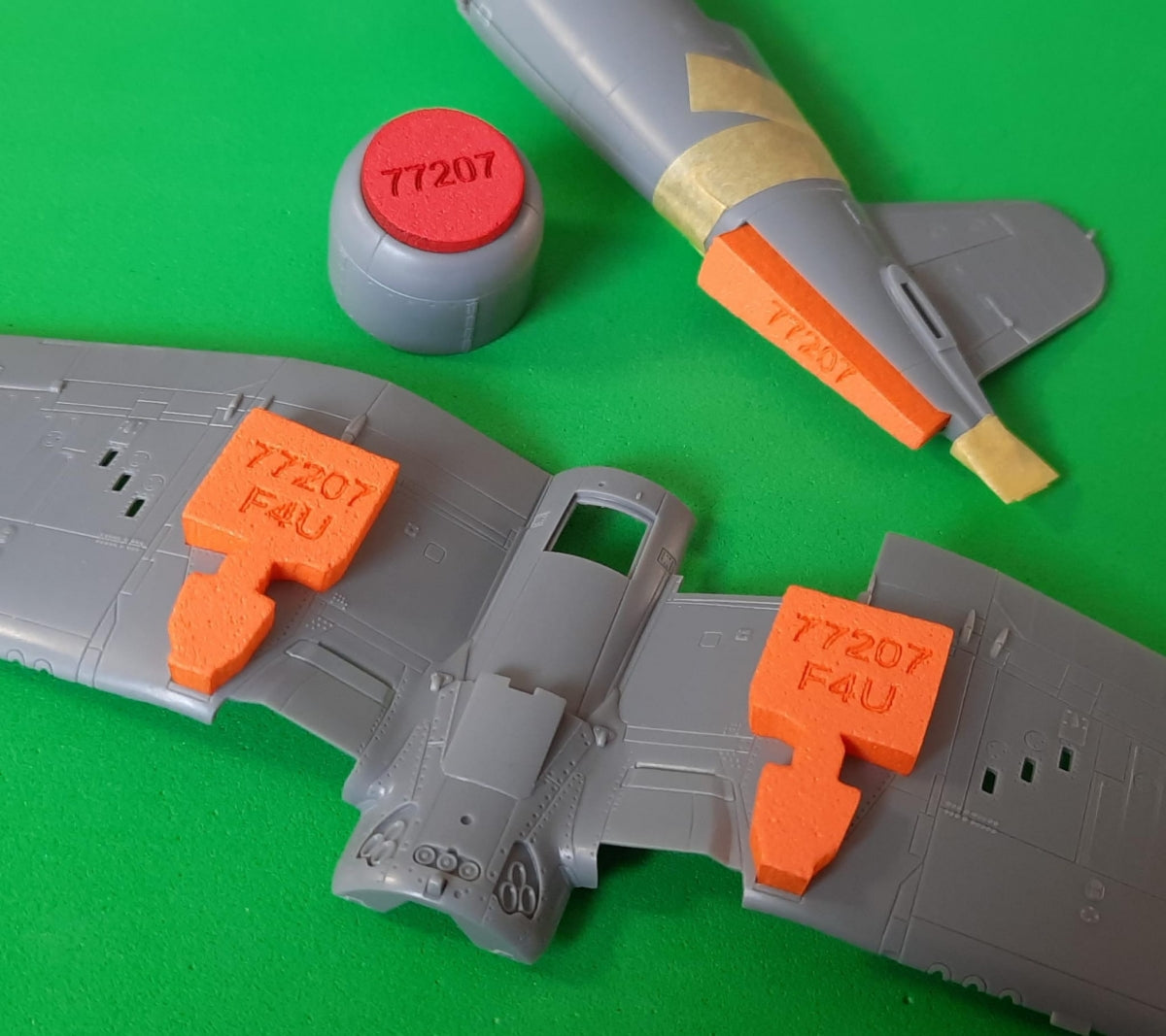 Omask 77207 F4U Corsair wheel bay plugs (for Tamiya) 1/72 – image 2