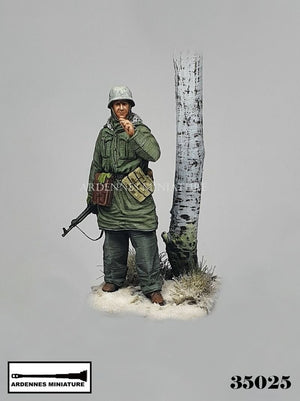 Ardennes Miniature 35025 GERMAN SOLDIER 1944-1945 1/35 – image 2