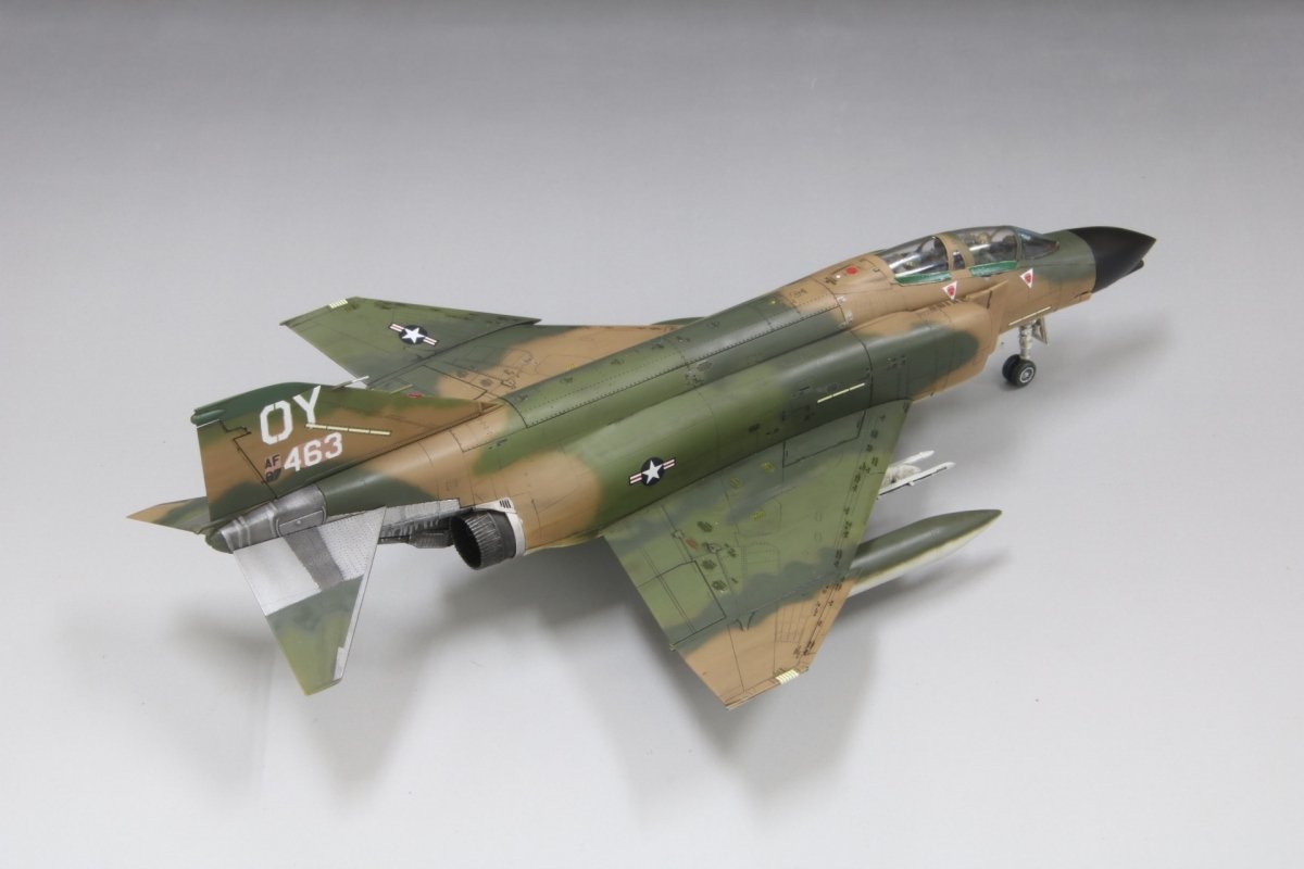 Fine Molds FP47S US AIR FORCE F-4D Jet Fighter The First MiG Ace 1/72 – obrázek 6