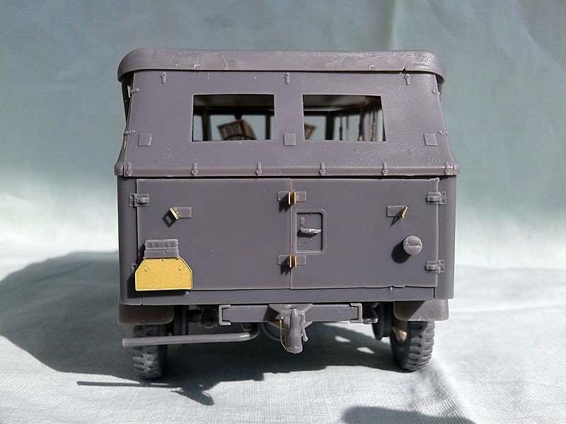 Miniart 35147 L1500A Kfz.70 German Personnel Car 1/35 – image 11