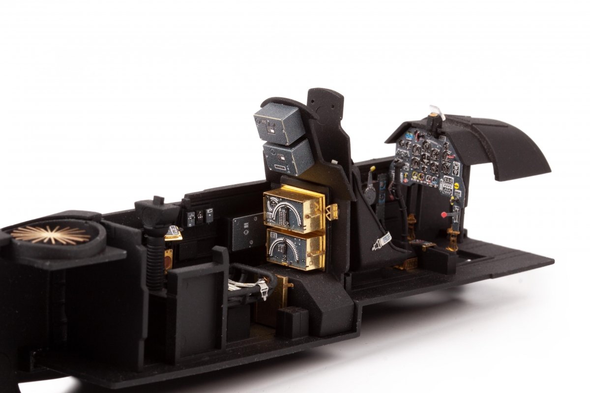 Eduard 321000 Ju 87G-1/2 BORDER MODEL 1/35 – image 3