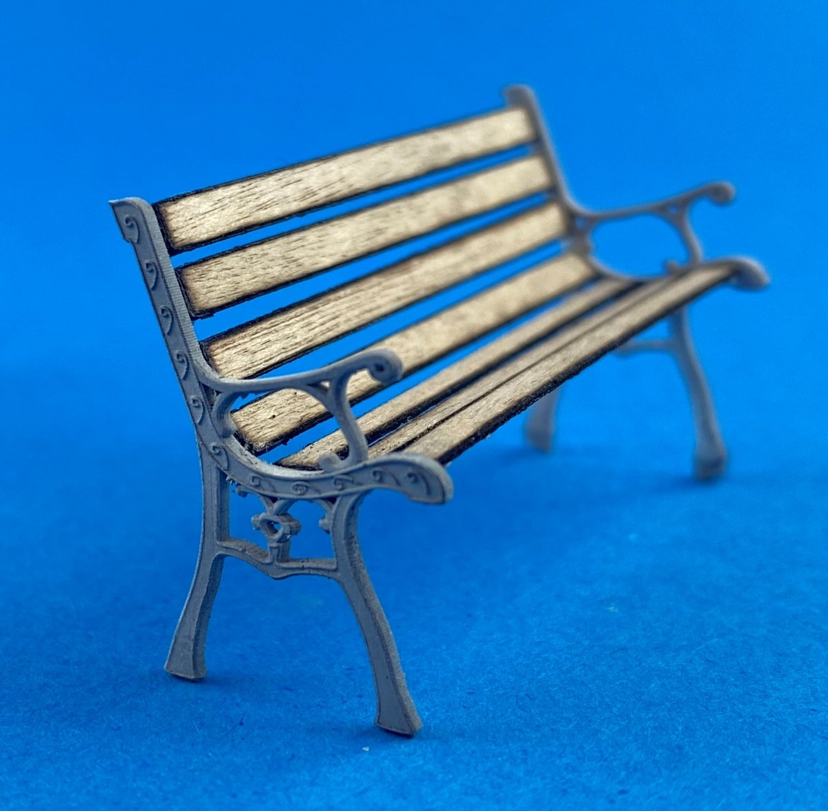 Point of no Return 3522009 Park benches and trash cans 1/35 – image 3