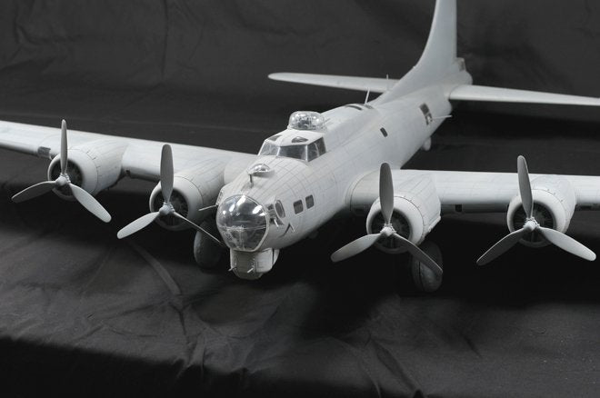 HK Models 01E04 B-17 Flying Fortress F and G 1/32 – Bild 7
