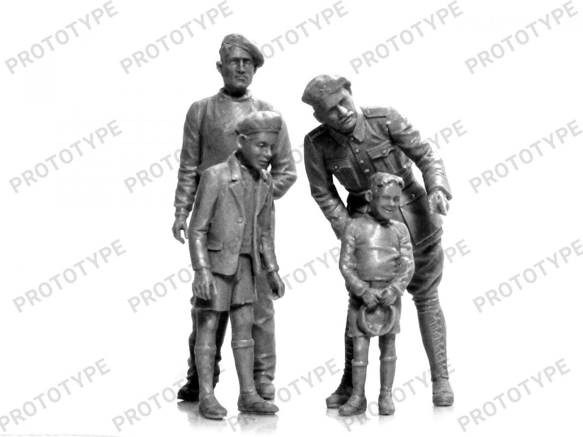 ICM 35338 FCM 36 with French Tank Crew 1/35 – image 5