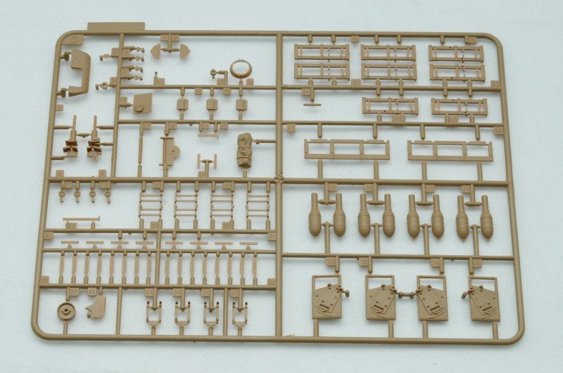 Trumpeter 00352 France 39(H) TANK SA 38 37mm gun 1/35 – zdjęcie 3
