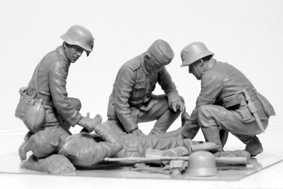 ICM 35620 WWII German Military Medical Personnel 1/35 – image 2