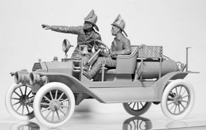 ICM 24006 American Fire Truck Crew (1910s) (2 figures) 1/24 – image 9