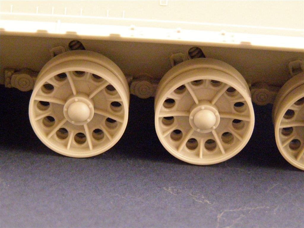 Panzer Art RE35-025 Burnt out “Spider” wheels for T-34 tank 1/35 – image 4