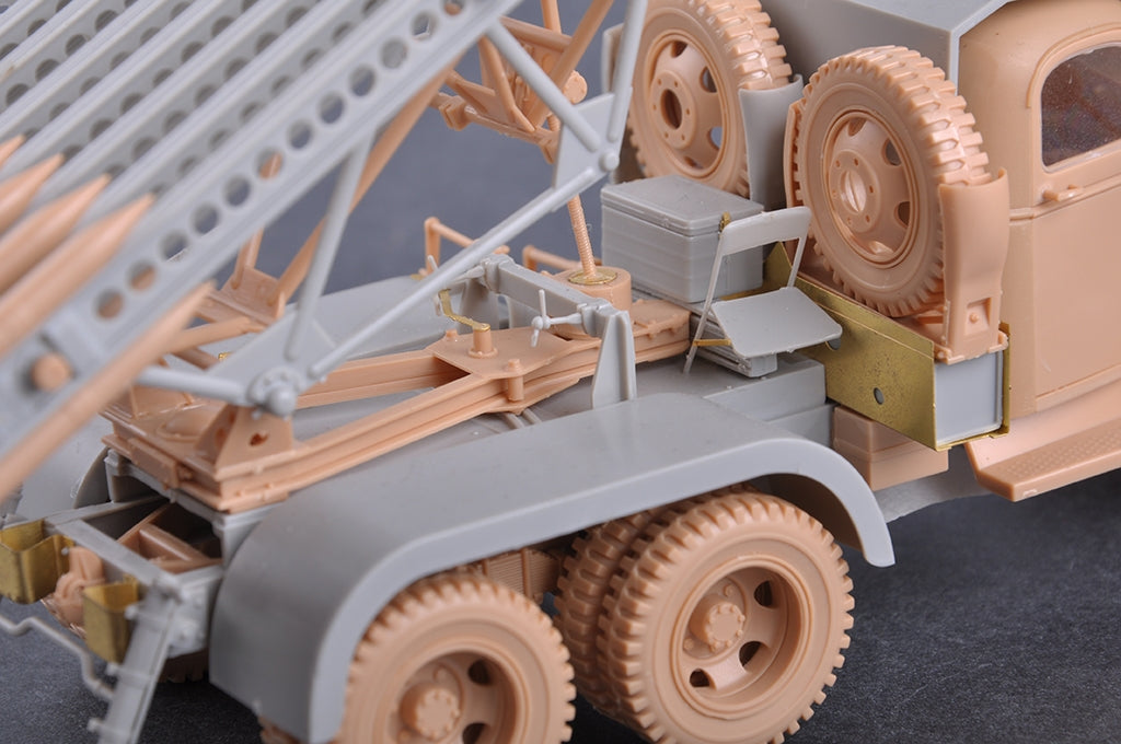 Hobby Boss 84572 GAZ-AAA with BM13/16 Katyusha 1/35 – obrázek 9