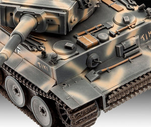 Revell 05790 75 Years Tiger (Model Set) 1/35 – image 4