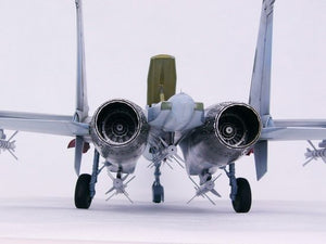 Trumpeter 02224 Soviet Sukhoi Su-27 Flanker B 1/32 – obrázek 8