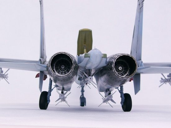 Trumpeter 02224 Soviet Sukhoi Su-27 Flanker B 1/32 – obrázek 8