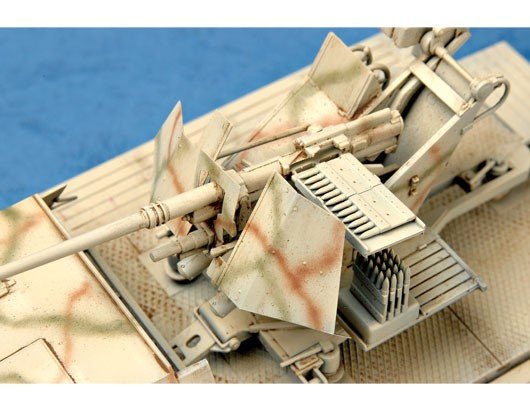 Trumpeter 01526 German Sd.Kfz.7/2 3.7cm Flak 37 auf Selbstfahrlafette Late 1/35 – image 5