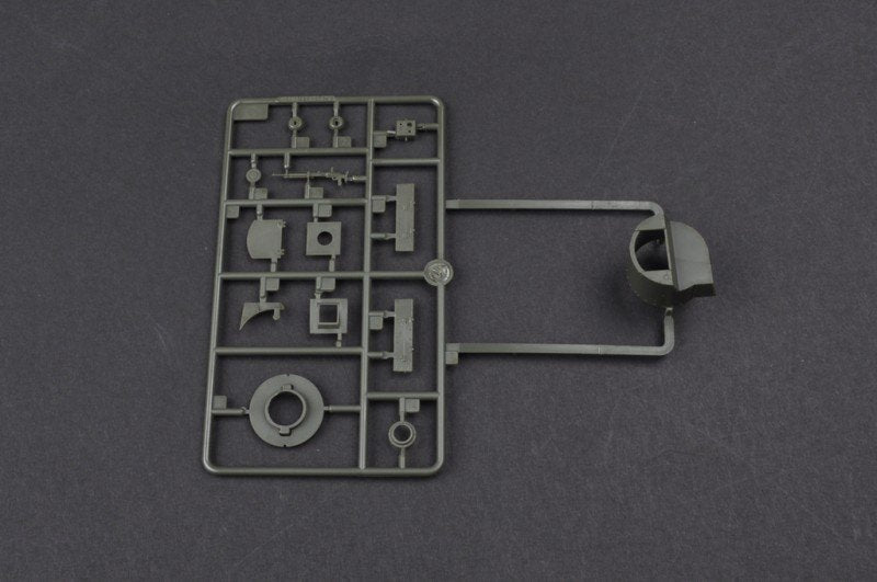 Hobby Boss 82494 Soviet T-26 Light Infantry Tank Mod.1931 1/35 – image 4