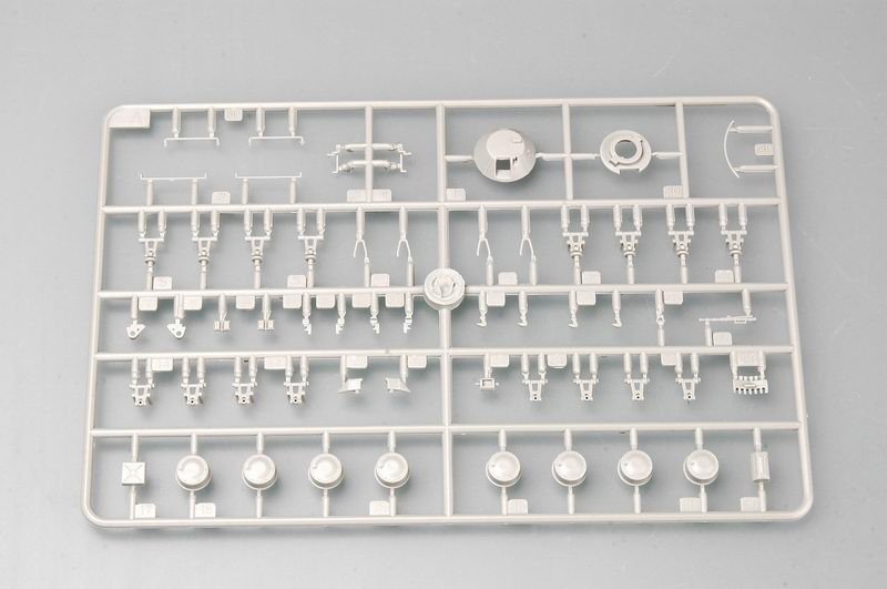 Trumpeter 07267 Russian BTR-80 Armored Personnel Carrier (1/72) – image 4