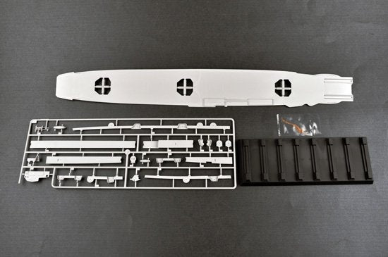 Trumpeter 05627 German Navy Aircraft Carrier DKM Graf Zeppelin 1/350 – image 6