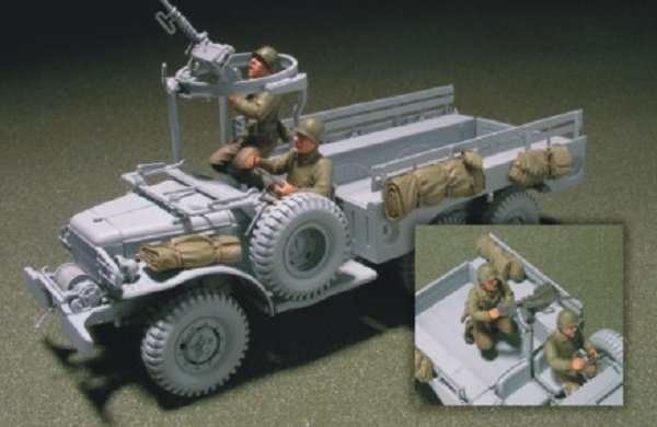 Hobby Fan HF554 WW II US TRUCK DRIVERS/GUNNER CREW-2 FIGURES W/ACCESSORIES 1/35