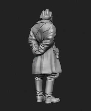 Panzer Art FI35-128 Soviet tank officer in sheepskin coat No.1 1/35 – image 3
