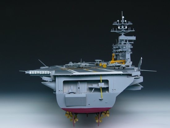 Trumpeter 05605 US CVN-68 Nimitz aircraft carrier 1975 (1/350) – image 2