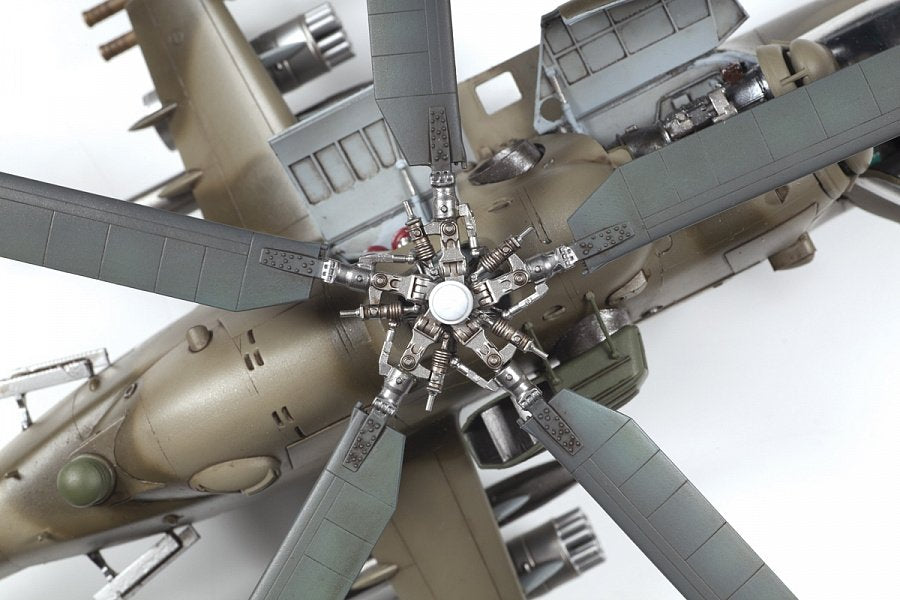 Zvezda 4823 Mi-24V/VP Soviet Attack Helicopter 1/48 – Bild 5
