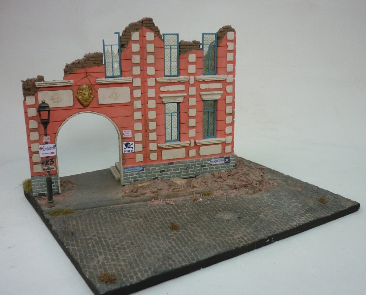 RT-Diorama 35222 Diorama-Base: &amp;quot;Bombed out Street&amp;quot; 1/35 – image 4