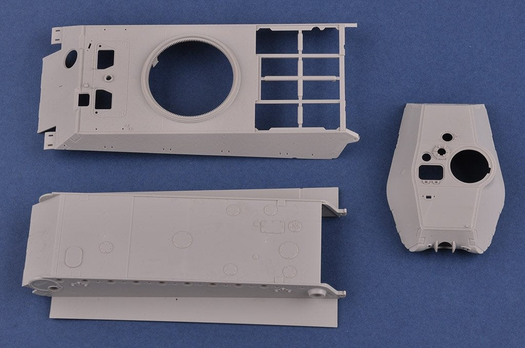 Hobby Boss 84530 German Sd.Kfz.182 King Tiger Porsche Turret w/ Zimmerit 1/35 – image 4