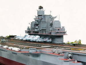 Trumpeter 05606 USSR Admiral Kuznetsov aircraft carrier 1/350 – image 9