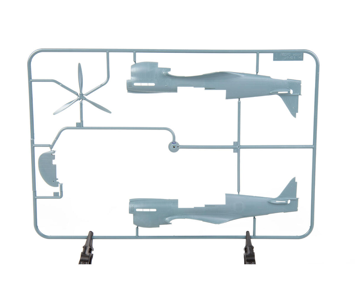 Eduard 11200 Sharks and Stallions DUAL COMBO P-40 N and P-51 B/C 1/48 – zdjęcie 14
