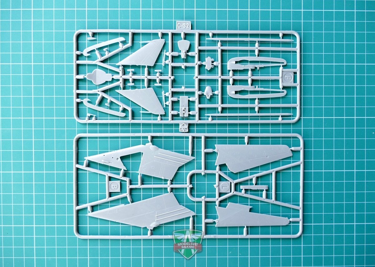 Modelsvit 72018 Sukhoi Su-17 Serial 1/72 – zdjęcie 6