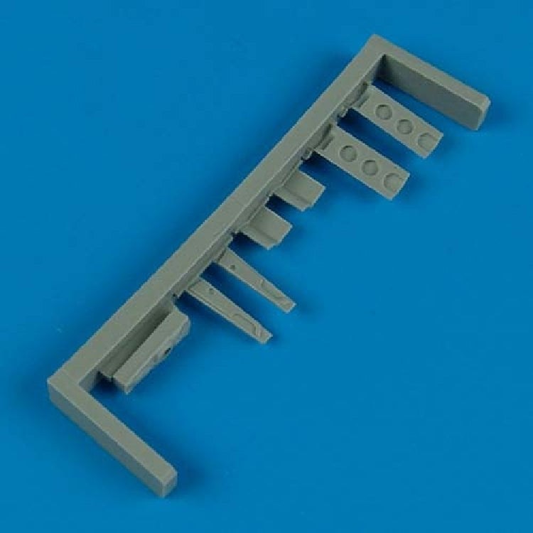 Quickboost QB72298 P-40 warhawk undercarriage covers 1/72